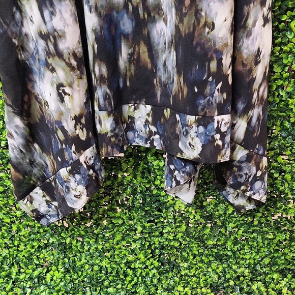 Black and White Sleeveless Sundress with V-Neck for CocktailVera Wang - Picture 6 of 15